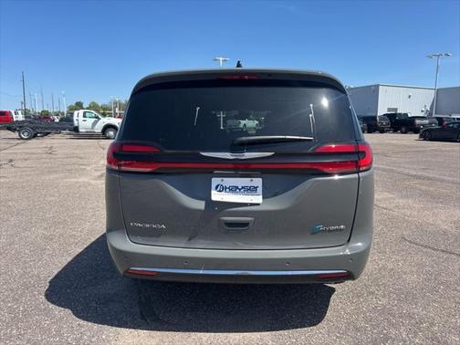 2025 Chrysler Pacifica Hybrid Select