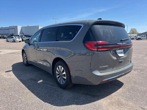 2025 Chrysler Pacifica Hybrid Select