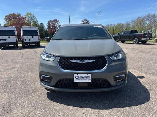 2025 Chrysler Pacifica Hybrid Select