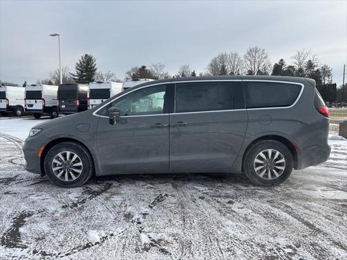 2025 Chrysler Pacifica Hybrid Select
