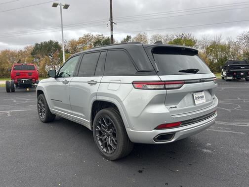 2025 Jeep Grand Cherokee Summit