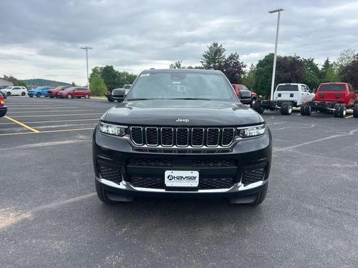 Diamond Black Crystal Pearlcoat 2026 Jeep Grand Cherokee L Altitude