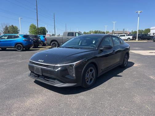 Aurora Black Pearl 2025 Kia K4 LXS