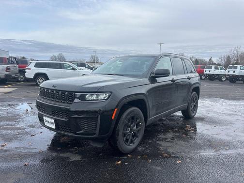 Diamond Black Crystal Pearlcoat 2026 Jeep Grand Cherokee Altitude