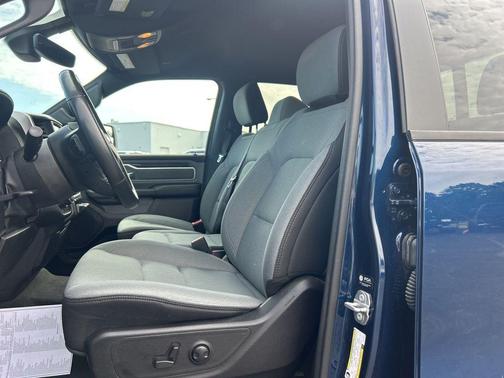 Patriot Blue Pearlcoat 2022 RAM 1500 Big Horn/Lone Star