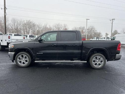 Diamond Black Crystal Pearlcoat 2026 RAM 1500 Big Horn/Lone Star