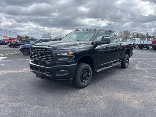 Diamond Black Crystal Pearlcoat 2025 RAM 2500 Tradesman Crew Cab 4x4 6'4' Box