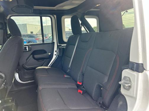 Bright White Clearcoat 2023 Jeep Wrangler Rubicon
