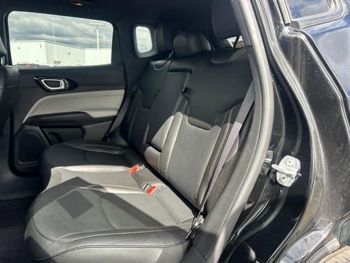 Diamond Black Crystal Pearlcoat 2023 Jeep Compass Limited