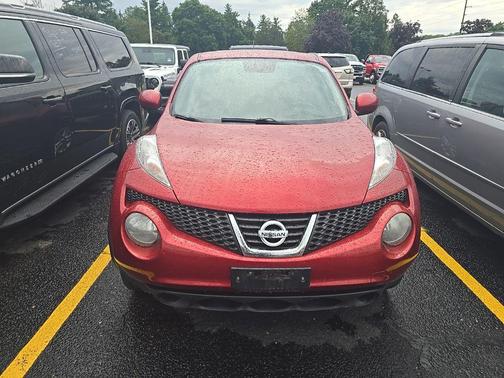 Cayenne Red Pearl 2014 Nissan Juke SV