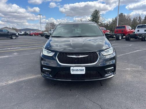 Diamond Black Crystal Pearlcoat 2026 Chrysler Pacifica Limited