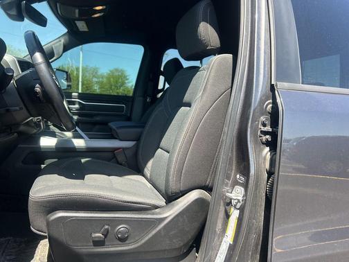 Granite Crystal Metallic Clearcoat 2023 RAM 1500 Big Horn/Lone Star