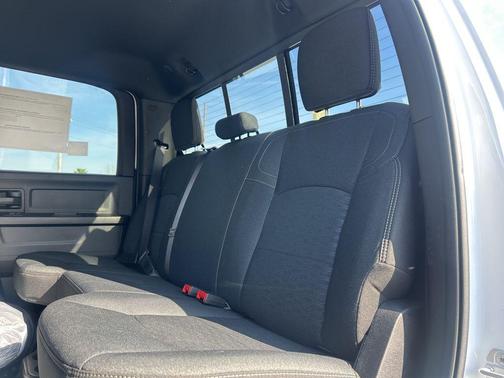 Bright White Clearcoat 2026 RAM 2500 Black Express Crew Cab 4x4 6'4' Box