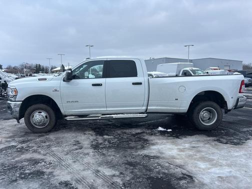 2024 RAM 3500 Big Horn Crew Cab 4x4 8' Box
