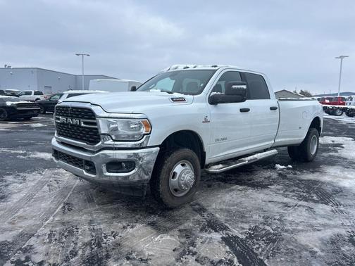 2024 RAM 3500 Big Horn Crew Cab 4x4 8' Box