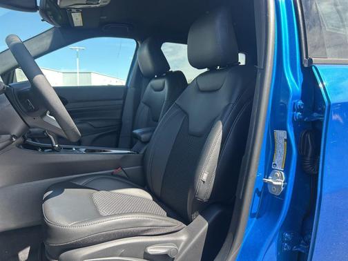 Hydro Blue Pearlcoat 2026 Jeep Compass Latitude