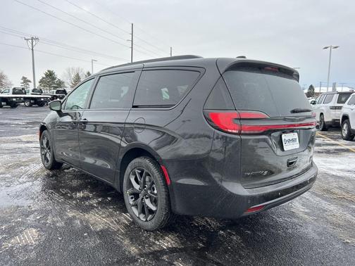 2026 Chrysler Pacifica L