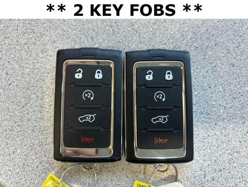 Diamond Black Crystal Pearlcoat 2024 Jeep Grand Cherokee Altitude