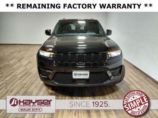 Diamond Black Crystal Pearlcoat 2024 Jeep Grand Cherokee Altitude