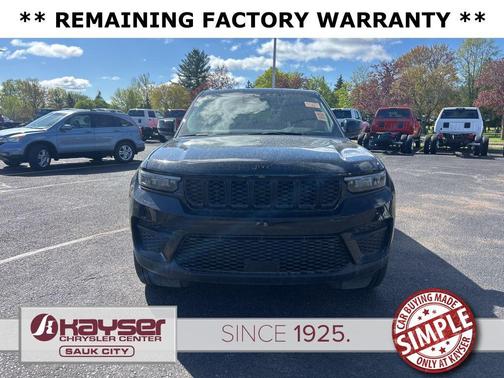 Diamond Black Crystal Pearlcoat 2024 Jeep Grand Cherokee Altitude