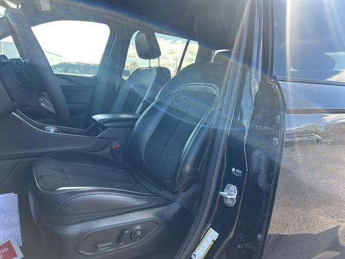 Diamond Black Crystal Pearlcoat 2024 Jeep Grand Cherokee Altitude