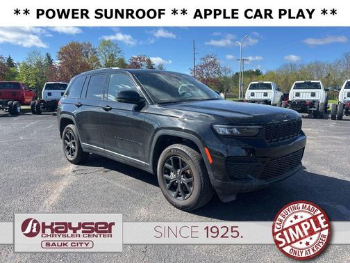 Diamond Black Crystal Pearlcoat 2024 Jeep Grand Cherokee Altitude