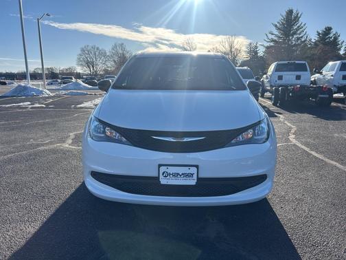 2026 Chrysler Voyager LX