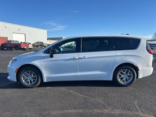 2026 Chrysler Voyager LX