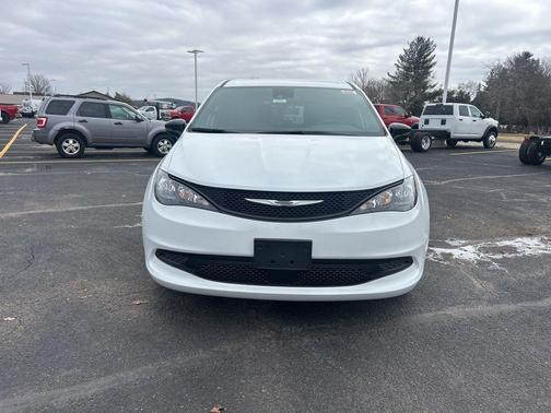 2026 Chrysler Voyager LX
