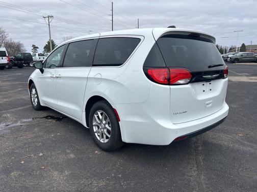 2026 Chrysler Voyager LX