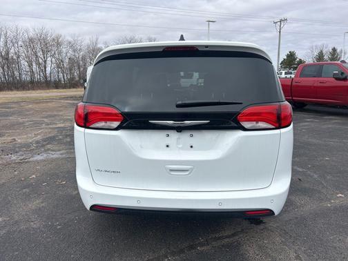 2026 Chrysler Voyager LX