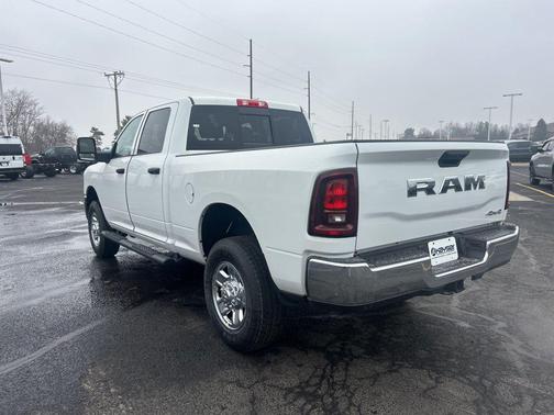 2026 RAM 2500 Tradesman Crew Cab 4x4 6'4' Box