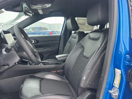 Hydro Blue Pearlcoat 2026 Jeep Compass Latitude