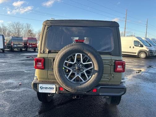 2026 Jeep Wrangler 4-Door Sahara 4x4