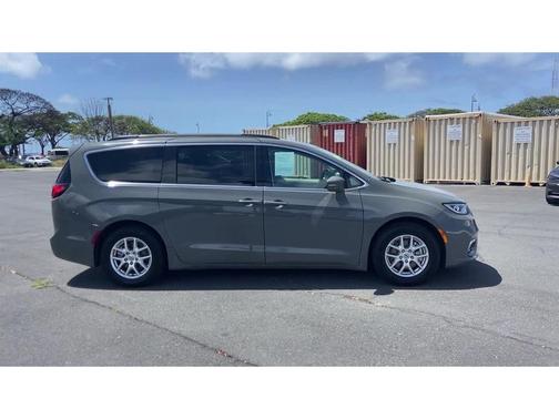 2022 Chrysler Pacifica Touring-L