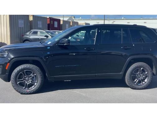 2025 Jeep Grand Cherokee 4xe Trailhawk