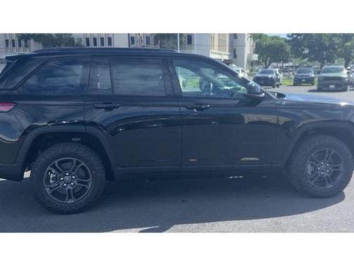 2025 Jeep Grand Cherokee 4xe Trailhawk