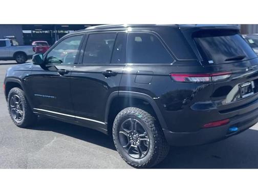 2025 Jeep Grand Cherokee 4xe Trailhawk