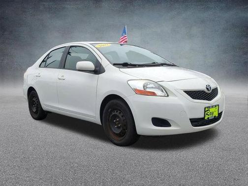 White 2009 Toyota Yaris