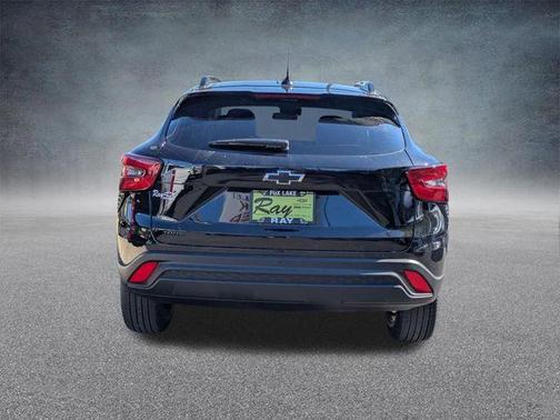 Mosaic Black Metallic 2026 Chevrolet Trax LT