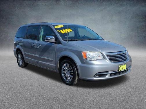 2014 Chrysler Town & Country Touring-L