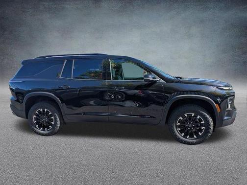 Mosaic Black Metallic 2026 Chevrolet Traverse Z71