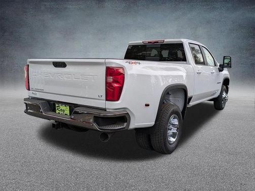 Summit White 2026 Chevrolet Silverado 3500 LT