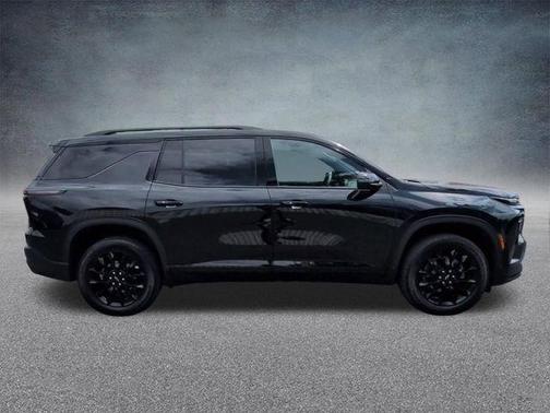 Black Metallic 2024 Chevrolet Traverse LT