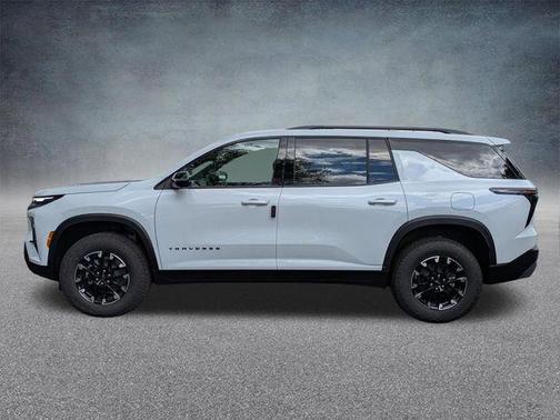 Polar White 2026 Chevrolet Traverse Z71