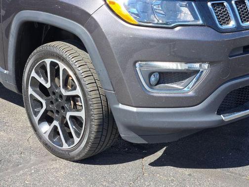 Granite Crystal Clearcoat Metallic 2018 Jeep Compass Limited