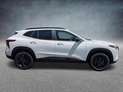 Summit White 2026 Chevrolet Trax LT