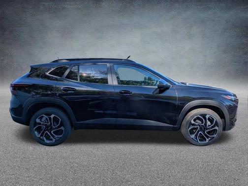 Mosaic Black Metallic 2026 Chevrolet Trax 2RS