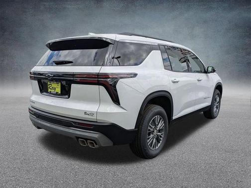 Summit White 2026 Chevrolet Traverse LT