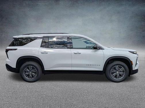 Summit White 2026 Chevrolet Traverse LT
